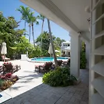 The Pillars Hotel & Club 